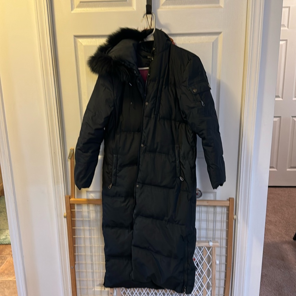 Dkny black puffer coat with faux fur detachable hood.